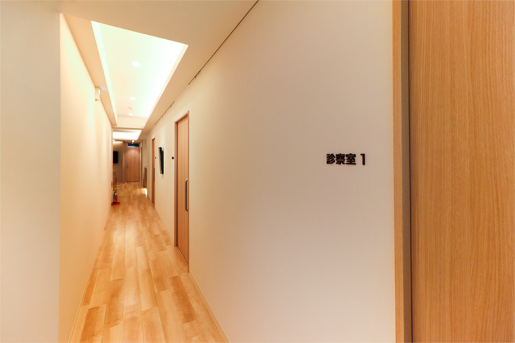 診察室1入口